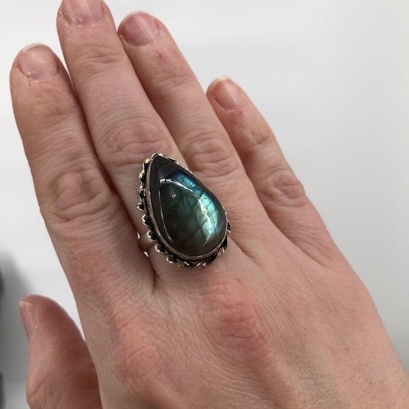 Teardrop Shaped Labradorite Ring - Picture 3 of 7